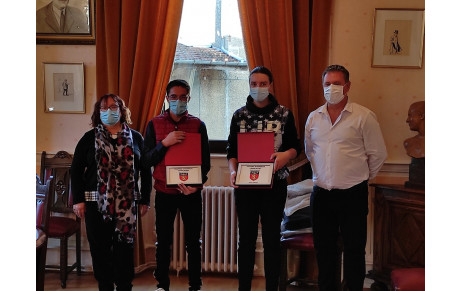 RÉCOMPENSE À LA MAIRIE D'AUBIN