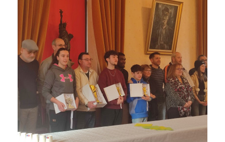 RÉCOMPENSE À LA MAIRIE D'AUBIN